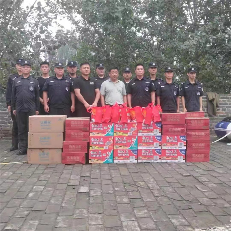 2021年(nián)，河(hé)南(nán)地(dì)區(qū)遭遇百年(nián)不(bù)遇的(de)洪澇災害，“災情就(jiù)是(shì)命令”滑縣分(fēn)公司在第一(yī)時(shí)間(jiān)立即啓動應急預案，積極配合政府，組織骨幹人(rén)員(yuán)投入到(dào)抗洪搶險現(xiàn)場(chǎng)，同時(shí)并積極籌措抗洪物(wù)資捐贈援助受災地(dì)區(qū)。